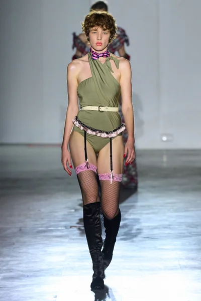 Look 25